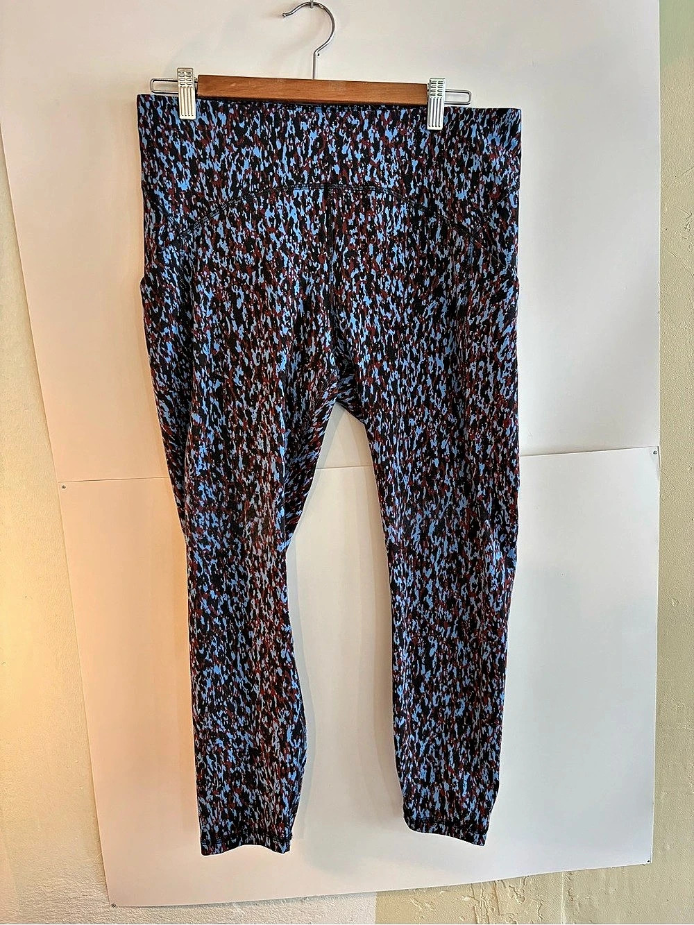 Lululemon Camo Leggings in Black & Blue Size 12